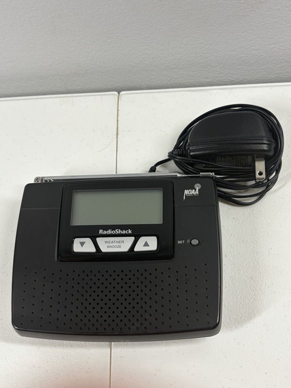 Radio Shack 12-093 NOAA Bedside Weather Alert Radio Alarm Clock *Tested Working”